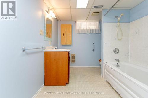 7 Ripley Lane, St. Thomas, ON - Indoor Photo Showing Bathroom