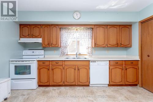 7 Ripley Lane, St. Thomas, ON - Indoor Photo Showing Kitchen With Double Sink