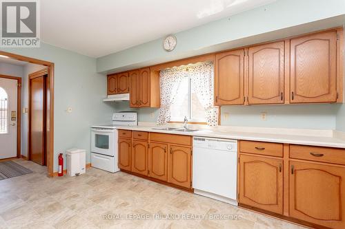 7 Ripley Lane, St. Thomas, ON - Indoor Photo Showing Kitchen With Double Sink