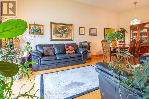 131 Meadowlark Drive, Hamilton (Bruleville), ON - Indoor Photo Showing Living Room