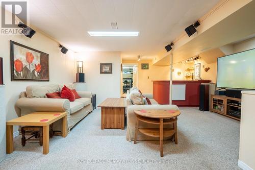 131 Meadowlark Drive, Hamilton (Bruleville), ON - Indoor Photo Showing Living Room