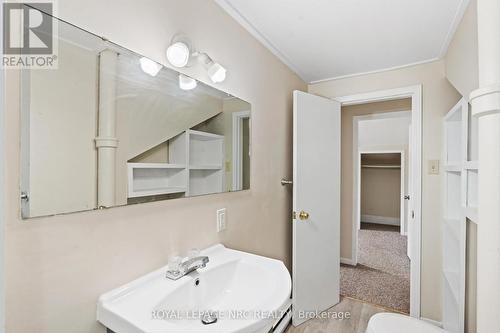 59 Wellington Street, St. Catharines, ON - Indoor Photo Showing Bathroom