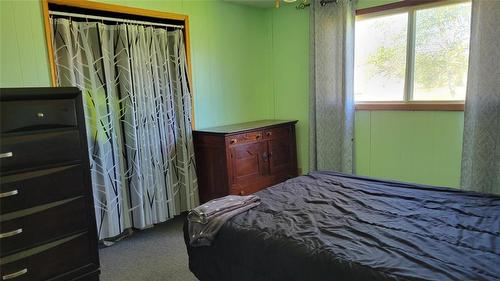 450 No 9 Hwy Highway, Winnipeg Beach, MB - Indoor Photo Showing Bedroom