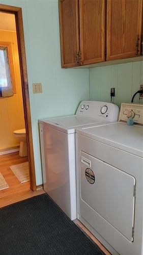 450 No 9 Hwy Highway, Winnipeg Beach, MB - Indoor Photo Showing Laundry Room