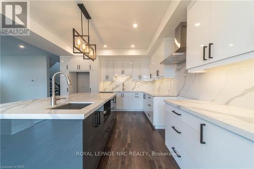 7903 Mulhern Street, Niagara Falls, ON - Indoor Photo Showing Kitchen With Upgraded Kitchen