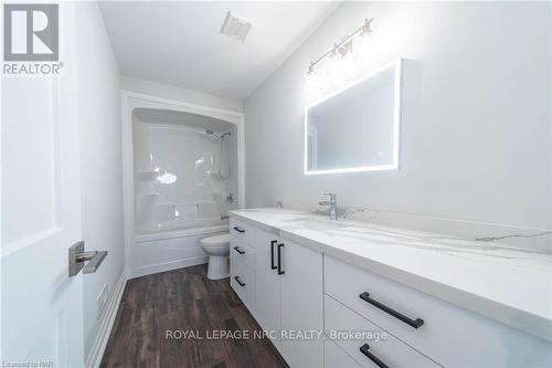 7903 Mulhern Street, Niagara Falls, ON - Indoor Photo Showing Bathroom