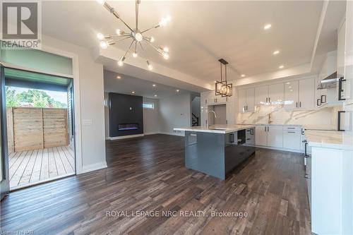 7903 Mulhern Street, Niagara Falls, ON - Indoor Photo Showing Kitchen With Upgraded Kitchen