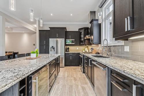 44 Riesling Court, Hamilton, ON - Indoor Photo Showing Kitchen With Upgraded Kitchen