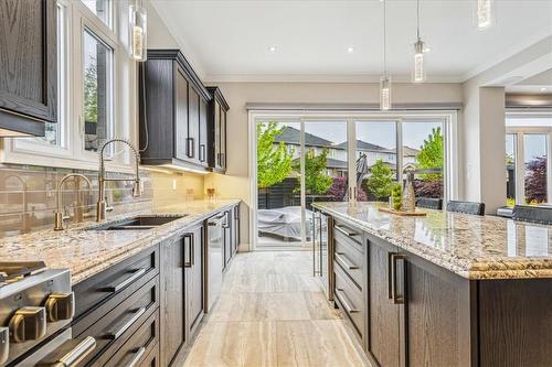 44 Riesling Court, Hamilton, ON - Indoor Photo Showing Kitchen With Double Sink With Upgraded Kitchen