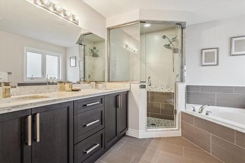 44 Riesling Court, Hamilton, ON - Indoor Photo Showing Bathroom