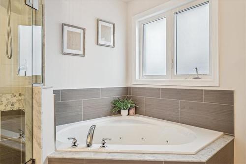 44 Riesling Court, Hamilton, ON - Indoor Photo Showing Bathroom