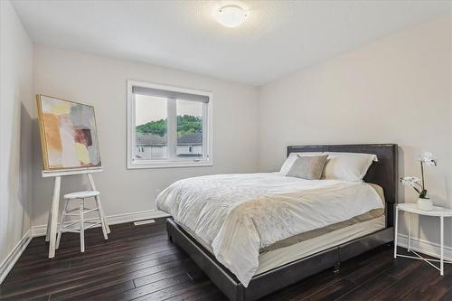 44 Riesling Court, Hamilton, ON - Indoor Photo Showing Bedroom