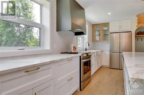 6515 Bunker Road, Ottawa, ON - Indoor Photo Showing Kitchen With Upgraded Kitchen