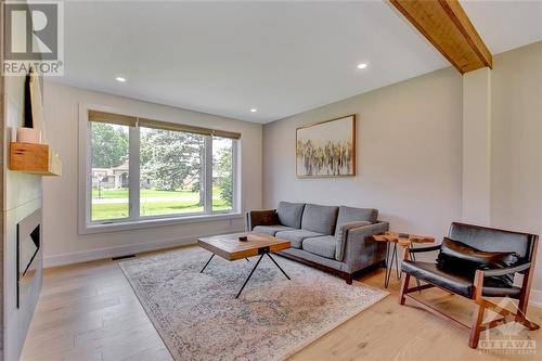 6515 Bunker Road, Ottawa, ON - Indoor Photo Showing Living Room With Fireplace