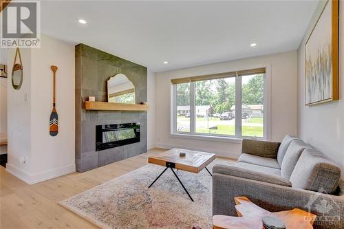 6515 Bunker Road, Ottawa, ON - Indoor Photo Showing Living Room With Fireplace