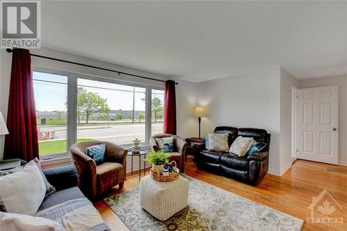 2455 Walkley Road, Ottawa, ON - Indoor Photo Showing Living Room