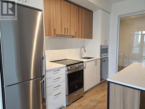 A408 - 1 Promenade Circle, Vaughan (Brownridge), ON - Indoor Photo Showing Kitchen