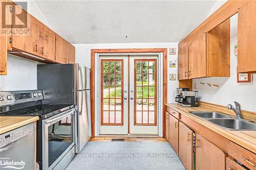 795310 The Blue Mtns - Clearview, Blue Mountains, ON - Indoor Photo Showing Kitchen With Double Sink