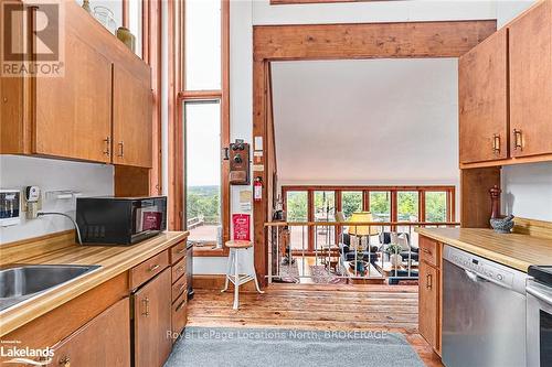 795310 The Blue Mtns - Clearview, Blue Mountains, ON - Indoor Photo Showing Kitchen