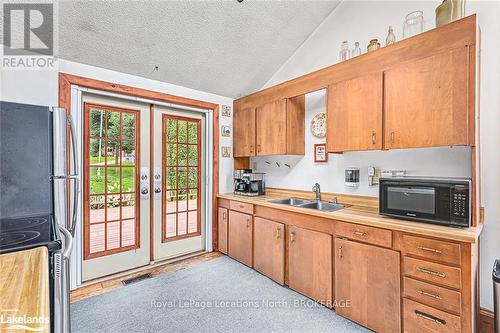 795310 The Blue Mtns - Clearview, Blue Mountains, ON - Indoor Photo Showing Kitchen With Double Sink