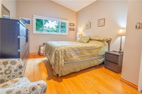 131 Meadowlark Drive, Hamilton, ON - Indoor Photo Showing Bedroom