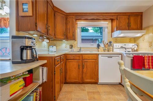 131 Meadowlark Drive, Hamilton, ON - Indoor Photo Showing Kitchen With Double Sink