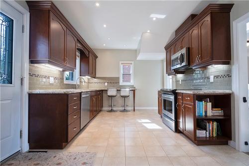 338 Inverness Avenue E, Hamilton, ON - Indoor Photo Showing Kitchen With Upgraded Kitchen