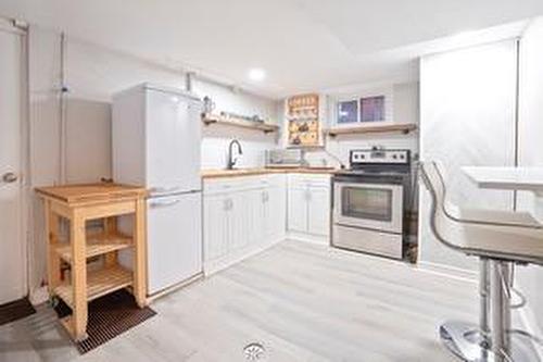 338 Inverness Avenue E, Hamilton, ON - Indoor Photo Showing Kitchen