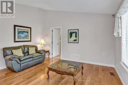 94 - 301 Carnegie Avenue, Peterborough, ON - Indoor Photo Showing Living Room