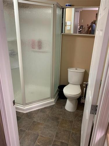 407 18Th Street, Brandon, MB - Indoor Photo Showing Bathroom