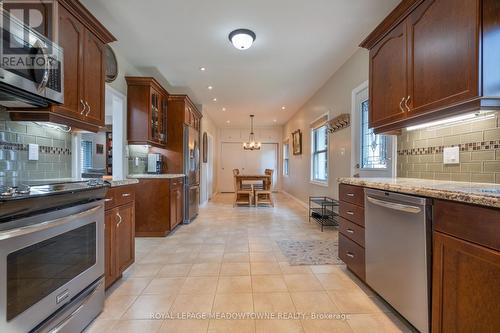 338 Inverness Avenue E, Hamilton (Inch Park), ON - Indoor Photo Showing Kitchen