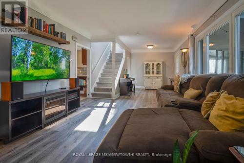 338 Inverness Avenue E, Hamilton (Inch Park), ON - Indoor Photo Showing Living Room