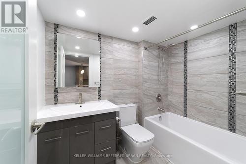 1111 - 725 King Street W, Toronto, ON - Indoor Photo Showing Bathroom