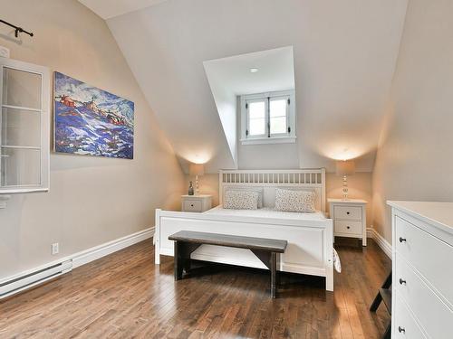 Master bedroom - 250 Ch. Du Lac-Des-Sables, Sainte-Agathe-Des-Monts, QC - Indoor Photo Showing Bedroom