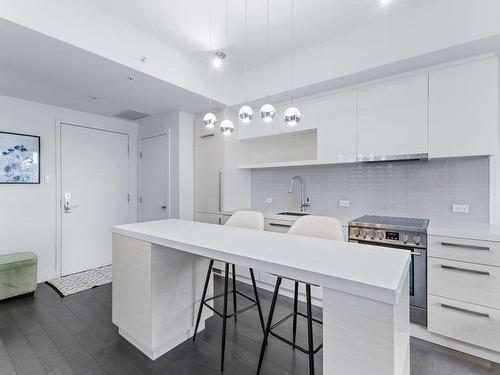 Kitchen - 2707-1050 Rue Drummond, Montréal (Ville-Marie), QC - Indoor Photo Showing Kitchen With Upgraded Kitchen