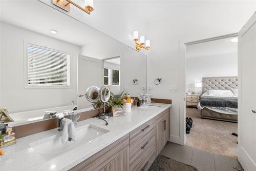 932 Mt Ida Drive, Vernon, BC - Indoor Photo Showing Bathroom