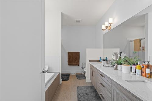 932 Mt Ida Drive, Vernon, BC - Indoor Photo Showing Bathroom