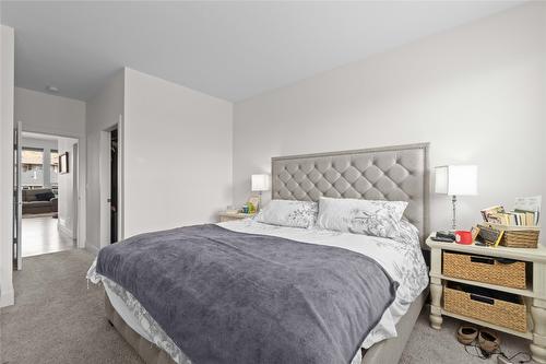 932 Mt Ida Drive, Vernon, BC - Indoor Photo Showing Bedroom