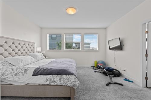 932 Mt Ida Drive, Vernon, BC - Indoor Photo Showing Bedroom