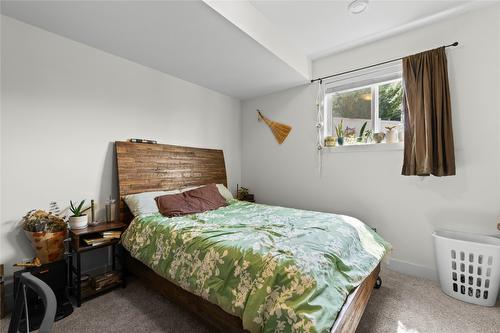 932 Mt Ida Drive, Vernon, BC - Indoor Photo Showing Bedroom