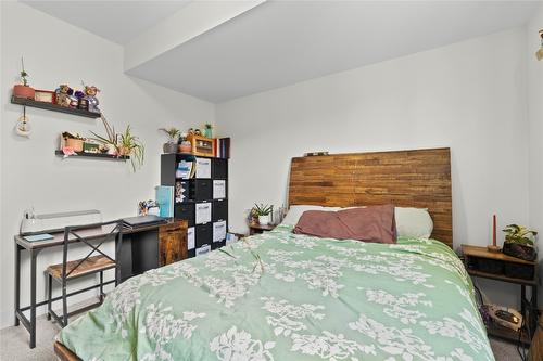 932 Mt Ida Drive, Vernon, BC - Indoor Photo Showing Bedroom