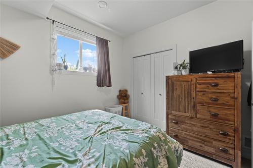 932 Mt Ida Drive, Vernon, BC - Indoor Photo Showing Bedroom