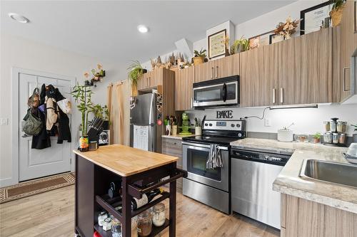 932 Mt Ida Drive, Vernon, BC - Indoor Photo Showing Kitchen