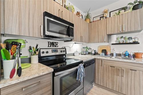 932 Mt Ida Drive, Vernon, BC - Indoor Photo Showing Kitchen