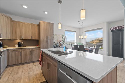 932 Mt Ida Drive, Vernon, BC - Indoor Photo Showing Kitchen With Double Sink With Upgraded Kitchen