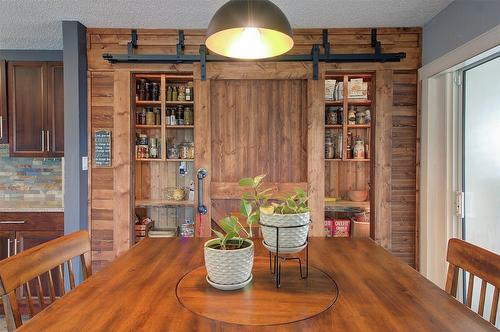 520 Keithley Road, Kelowna, BC - Indoor Photo Showing Dining Room