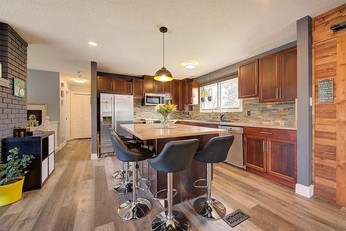 520 Keithley Road, Kelowna, BC - Indoor