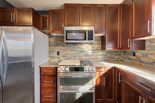 520 Keithley Road, Kelowna, BC - Indoor Photo Showing Kitchen