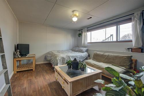 520 Keithley Road, Kelowna, BC - Indoor Photo Showing Bedroom