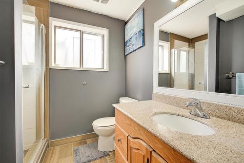 520 Keithley Road, Kelowna, BC - Indoor Photo Showing Bathroom